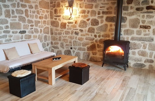 Alpuech House | Gite: Buron Isolé Proche de Laguiole -aubrac-aveyron