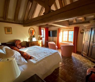 Chateauneuf House | Gite, chambre d hôte L échoppe est belle