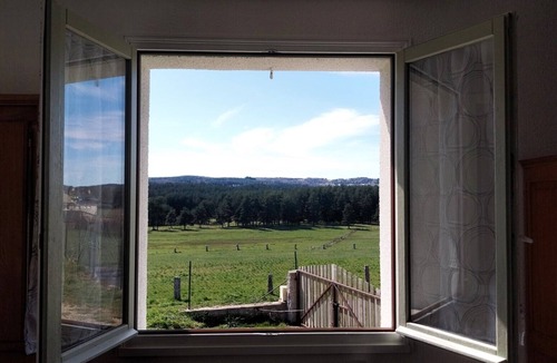 Peyre-en-Aubrac House | Gîte chez Léon at the Gateway to Aubrac