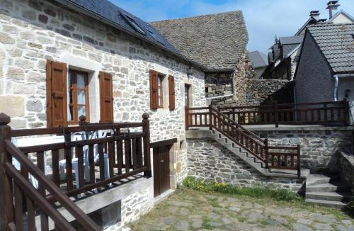 Saint-Germain-du-Teil House | Gite COMBRET