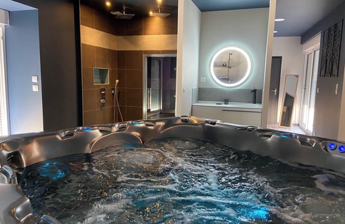 Marigny-Marmande House | Gite Détente 5 Étoiles Loft Industriel Hammam, Sauna et spa