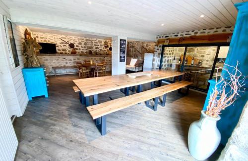 Mazan-l'Abbaye House | GITE DE GROUPE 160m2, 15p, salle de reception, jardin, terrasse