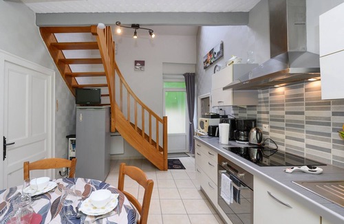 Vannes House | 'Gîte de Keravy - 4 guests - Vannes' with terrace, shared garden and Wi-Fi