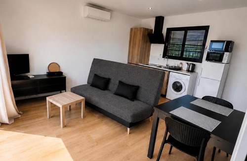 Bourbon-Lancy Ski Chalet | Gite de la fontaine climatisé