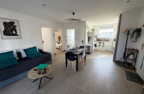 Septfonds House | Gîte De La Fontaine with Jacuzzi, Steps from the Village