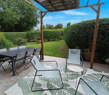 Cahagnolles House | GITE DE LA PIERROSE 100 m2 avec jardin privé Proche de Bayeux et des plages du Débarquement