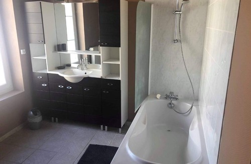 Le Donjon House | gite de village 6 pers