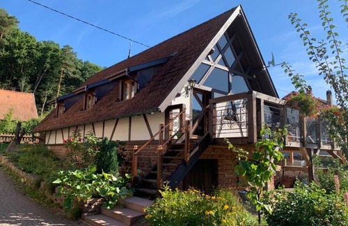 Obersteinbach House | Gîte des Châteaux-forts, roof-only house with loft character