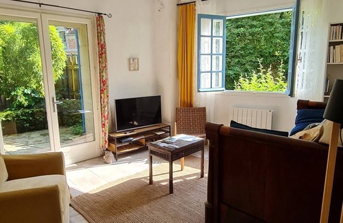 Saints Cottage | Gîte du bambou bleu, in the Parisian countryside
