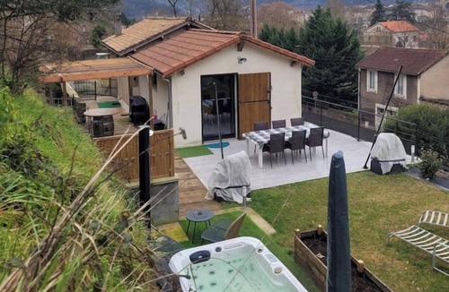 Cahors House | Gite du Maquis, very comfortable accommodation, pets welcome.