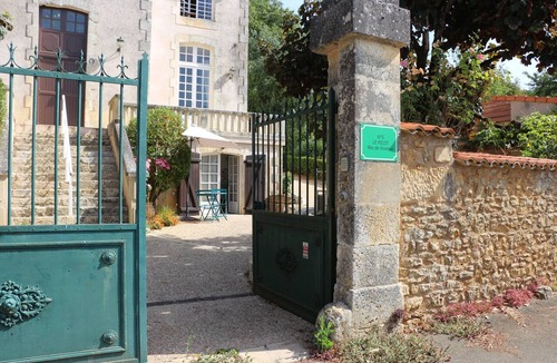 Marcay Apartment | Gite du Picot: quiet and relaxing, with a large garden.