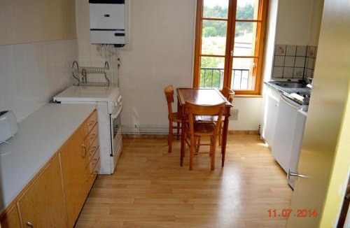 Pontgibaud Apartment | Gite en rez-de-jardin