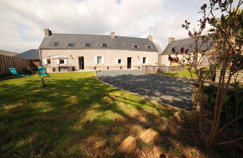 Peumerit Cottage | Gite Finistère for 7: Private Pool & Spa, Garden, 4 km from Beaches
