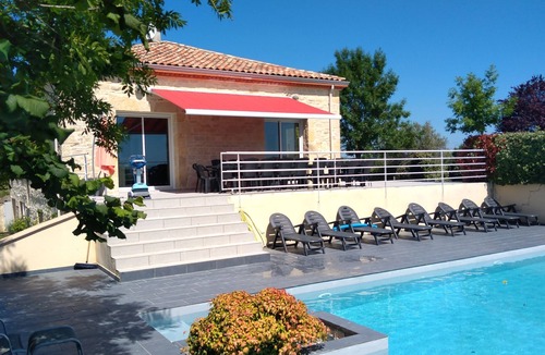 Lapenche House | Gîte/Grande maison quietly sleeps 14 with private pool