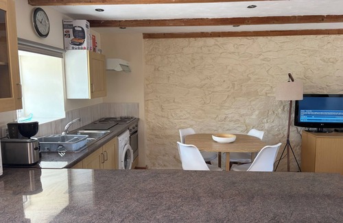 Plurien Cottage | Gite in rural area with a short walk to the 🏖 beach