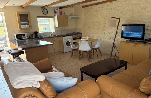 Plurien Cottage | Gite in rural area with a short walk to the 🏖 beach