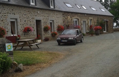 Saint-Clet House | GITE IN THE COUNTRYSIDE BETWEEN LAND AND SEA 20KMS FROM THE SEA