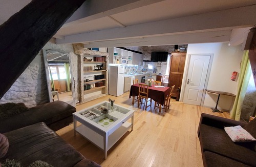 Fargues Cottage | Gîte in the heart of nature, large terrace, with swimming pool