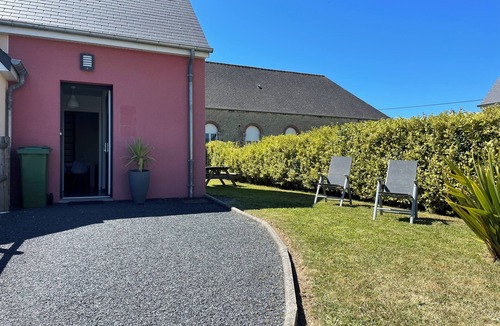 Saint-Pierre-Eglise House | Gîte l'horizon 5 km from the sea