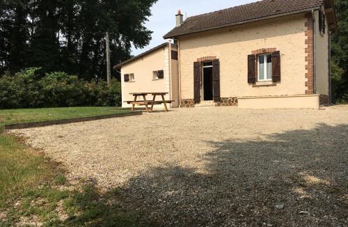 Saint-Fargeau House | gite la chicharde bord de rivière 10 min de Guédelon