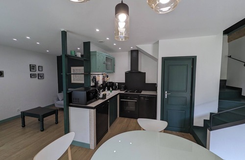 Sainte-Enimie House | Gîte La Glycine: calm and greenery for families and pet owners.