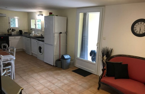 Le Ledat Apartment | Gite La Lède with Shared Pool, Communal Terrace and Wi-Fi