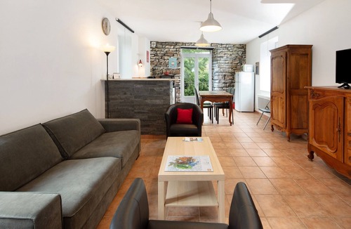 Saint-Jean-du-Gard Apartment | “Gîte - La Magnanerie” with Mountain View, Shared Pool, and Wi-Fi