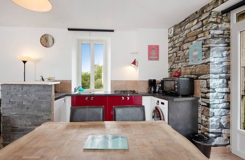 Saint-Jean-du-Gard Apartment | “Gîte - La Magnanerie” with Mountain View, Shared Pool, and Wi-Fi