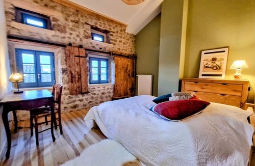Usson-en-Forez House | Gite "La Menou", au Cœur des Monts du Forez, Gite de Charme à 1h30 de Lyon