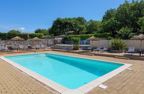 Joyeuse House | Gite Les Pins - Holiday Cottage in Village Setting