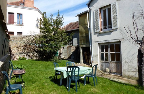 Neris-les-Bains Cottage | Gite Néris-les-Bains, 4 bedrooms, 8 persons