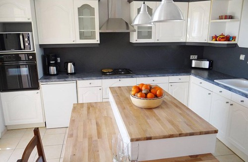 Le Montat House | GITE NEAR CAHORS WITH PRIVATE HEATED POOL
