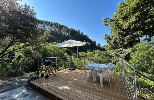 Saumane House | Gîte Protea - Mas De La Brousse with Mountain View, Wi-Fi and Air Conditioning