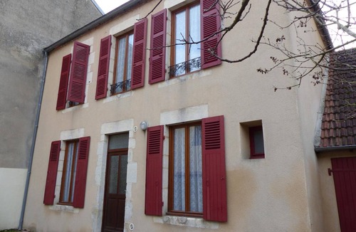Saint-Germain-des-Fosses Cottage | Gite Saint-Germain-des-Fossés, 4 bedrooms, 8 persons