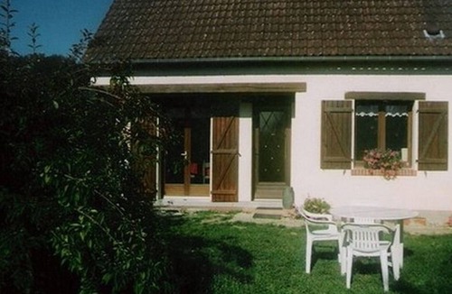 Saint-Denis-de-l'Hotel House | Gite Saint-Denis-de-l'Hôtel, 2 bedrooms, 5 persons