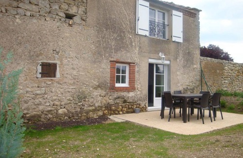 Saint-Priest-d'Andelot Cottage | Gite Saint-Priest-d'Andelot, 2 bedrooms, 4 persons