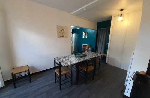 Saint-Crepin-et-Carlucet Apartment | Gîte ST MARTIN 6 persons with heated swimming pool