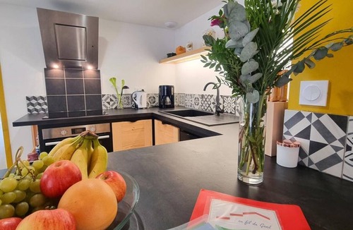 Saint-Just-la-Pendue Cottage | Gite St-Just-la-Pendue, 4 bedrooms, 8 persons