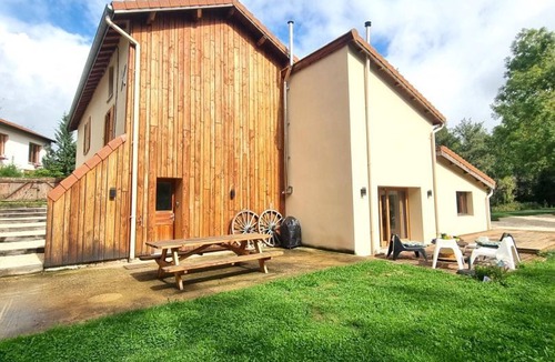 Saint-Just-la-Pendue Cottage | Gite St-Just-la-Pendue, 4 bedrooms, 8 persons