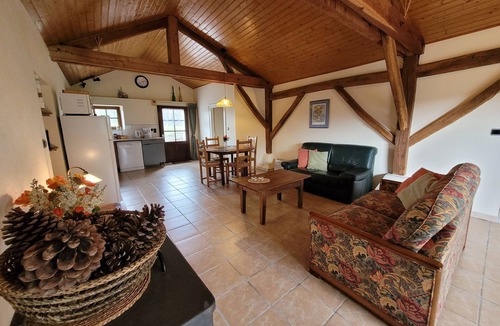 Saint-Saud-Lacoussiere House | Gite Syrah; charming 2-bedroom cottage in Dordogne