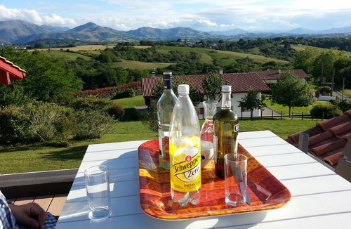 Halsou Cottage | Gîte T3 "Ekilore" - Quiet, swimming pool and view of the Pyrenees