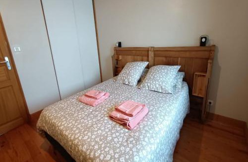Saint-Jacques-des-Blats House | Gite tout confort 10 pers à 8 km du Lioran