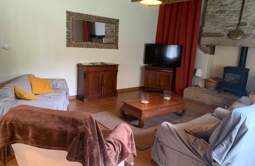 Plounerin House | Gite - typical Breton farmhouse with swimming pool