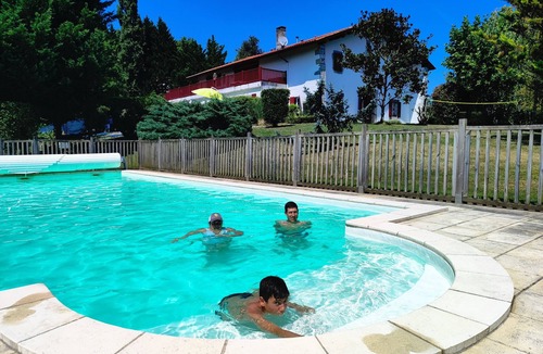 Jaxu House | Gîte with swimming pool and mountain views near Saint-Jean-Pied-de-Port
