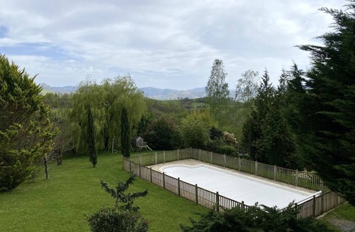 Jaxu House | Gîte with swimming pool and mountain views near Saint-Jean-Pied-de-Port