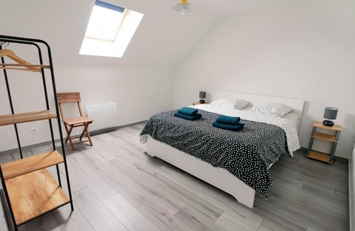 Saint-Yan House | Gites confortable pour 6-8 people with heated pool