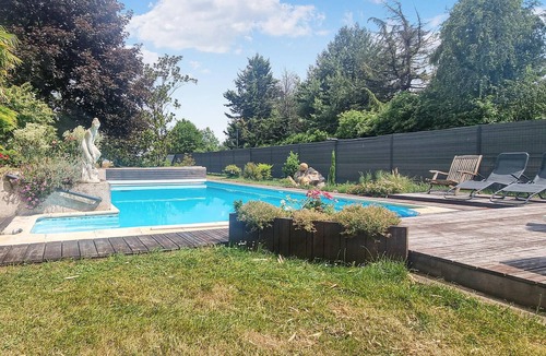 Herry House | Gorgeous home in Herry with heated swimming pool