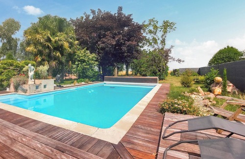 Herry House | Gorgeous home in Herry with heated swimming pool