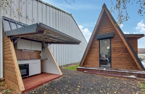 Herry House | Gorgeous home in Herry with heated swimming pool