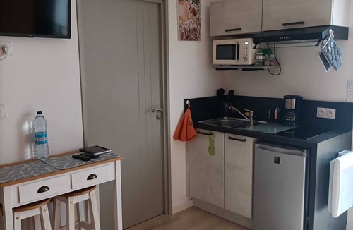 Hillion Apartment | GR34, STUDIO "ESTRELLA", COSY LITTLE COCOON